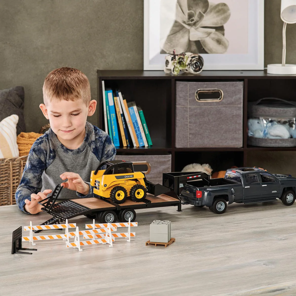 1/16 Big Farm Chevy Dually Quad Cab with Gooseneck Trailer and John Deere Skid Steer - Image 9
