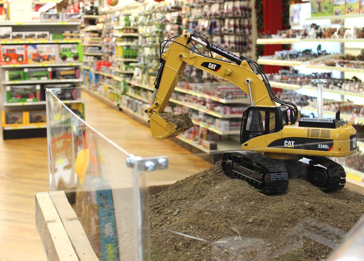 1/20 Radio Control Diecast Caterpillar 330D L Premium Excavator by Diecast Masters, Only 1000 Made - Image 8